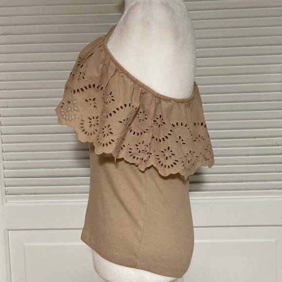 EUC Old Navy One Shoulder Blouse with Eyelet Trim Size Large - Picture 6 of 10